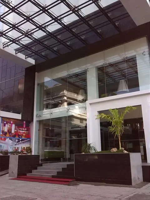 Коччи: Ginger Kochi MG Road