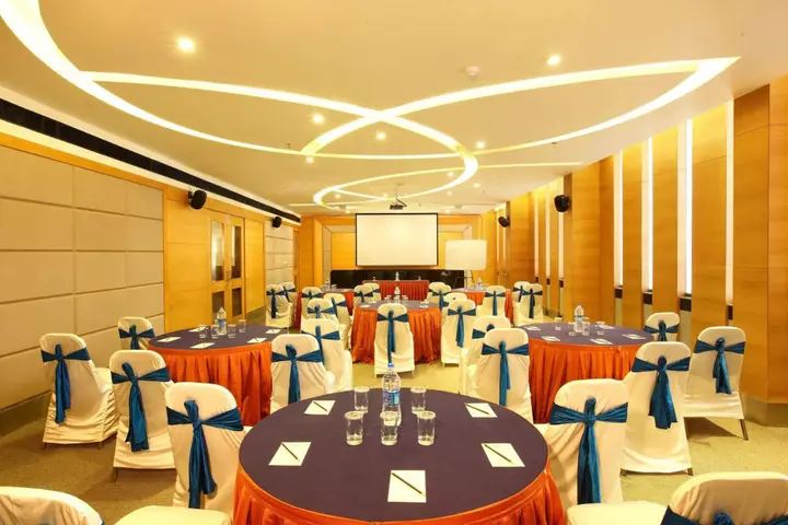 Коччи: Ginger Kochi MG Road