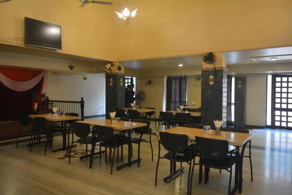 Пуна: Hotel Poonam