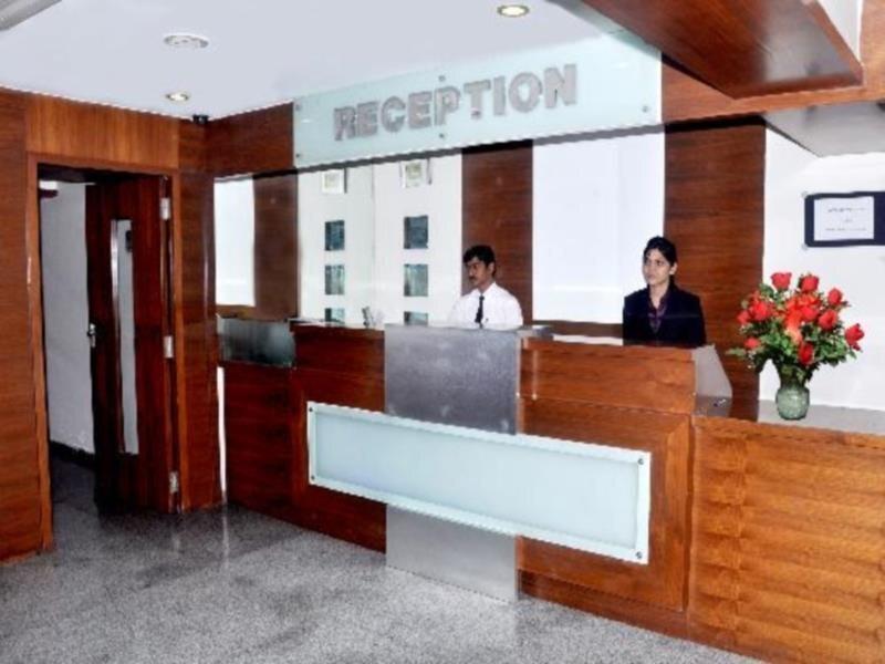 Пуна: Lakme Executive