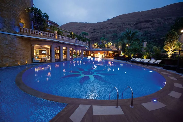 Лонавала: Della Resorts