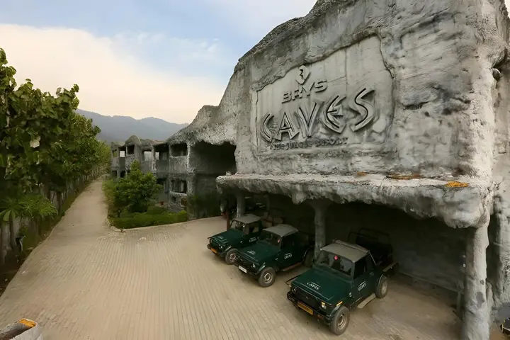 Крепость Ramnagar: Brys Caves
