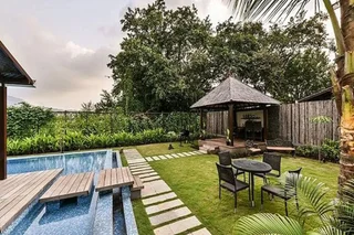 Киим: U Tropicana