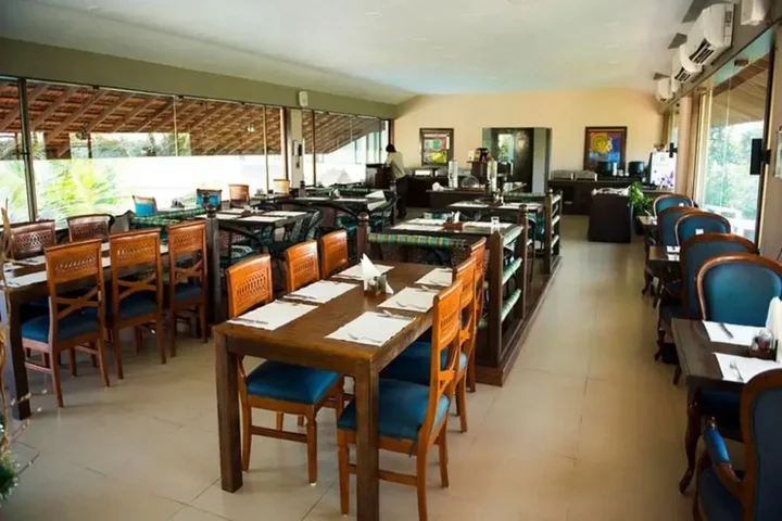 Киим: U Tropicana