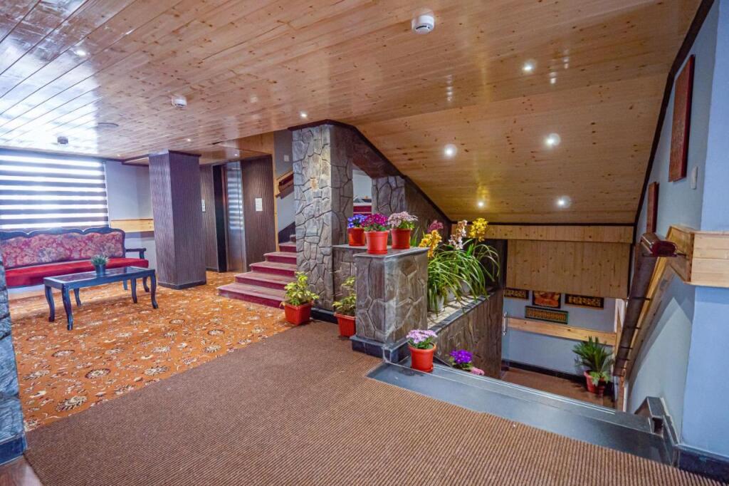 Дарджилинг: Yashshree Mall Road Darjeeling