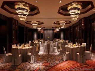 Нью-Дели: The Roseate New Delhi