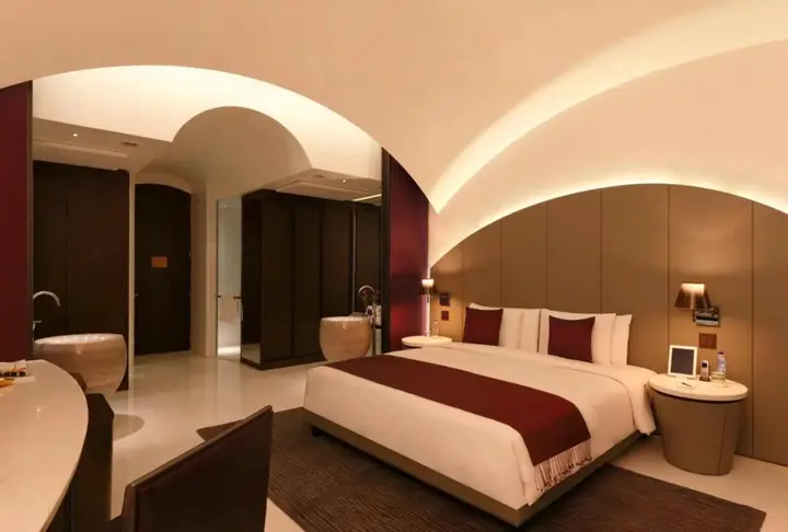 Нью-Дели: The Roseate New Delhi
