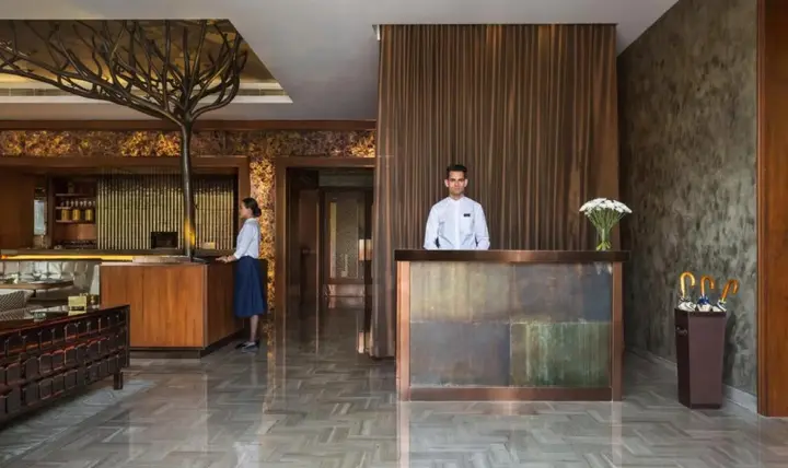 Нью-Дели: The Roseate New Delhi