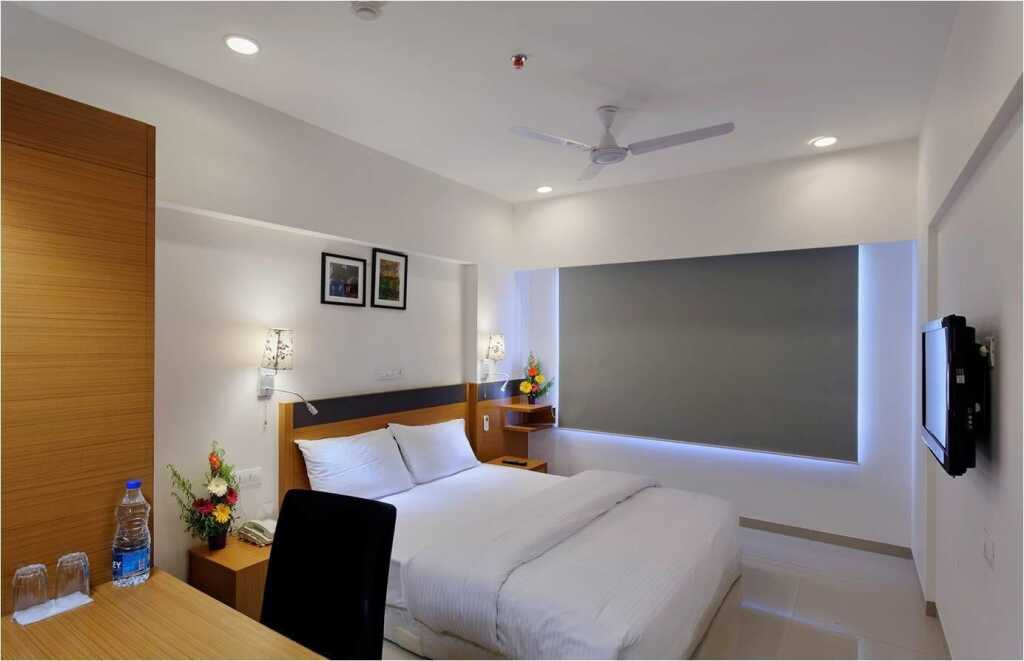 Нашик: Hi5 Hotel & Experience