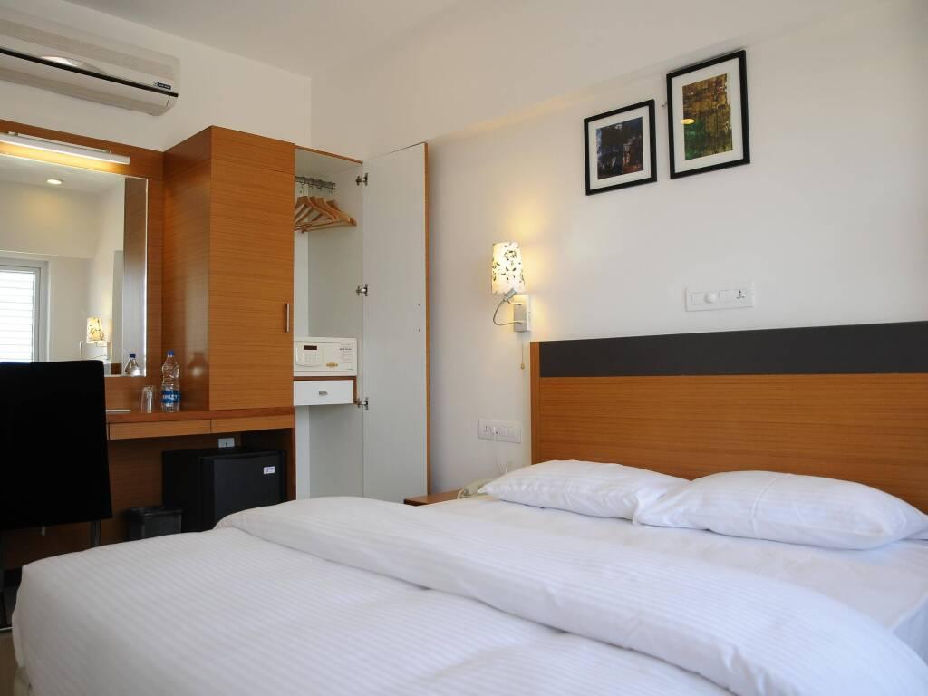 Нашик: Hi5 Hotel & Experience