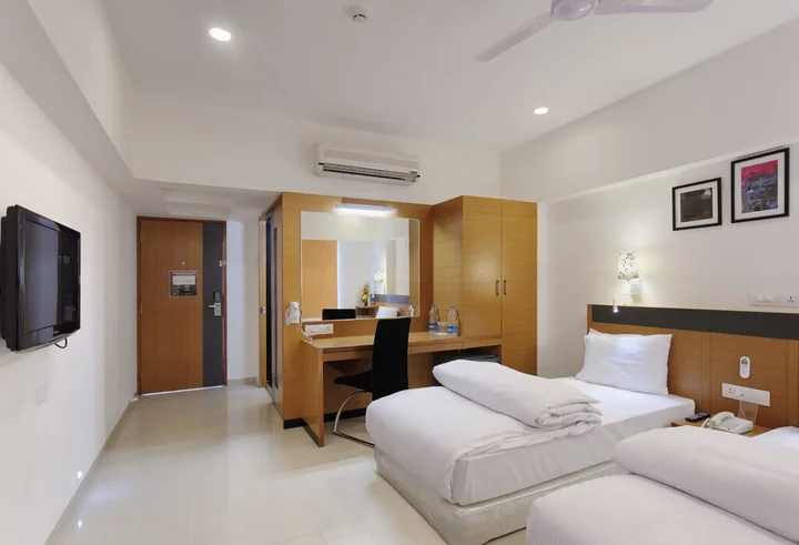 Нашик: Hi5 Hotel & Experience