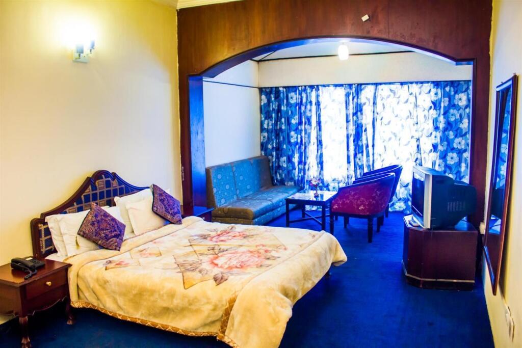 Ути: Sapphire Grand