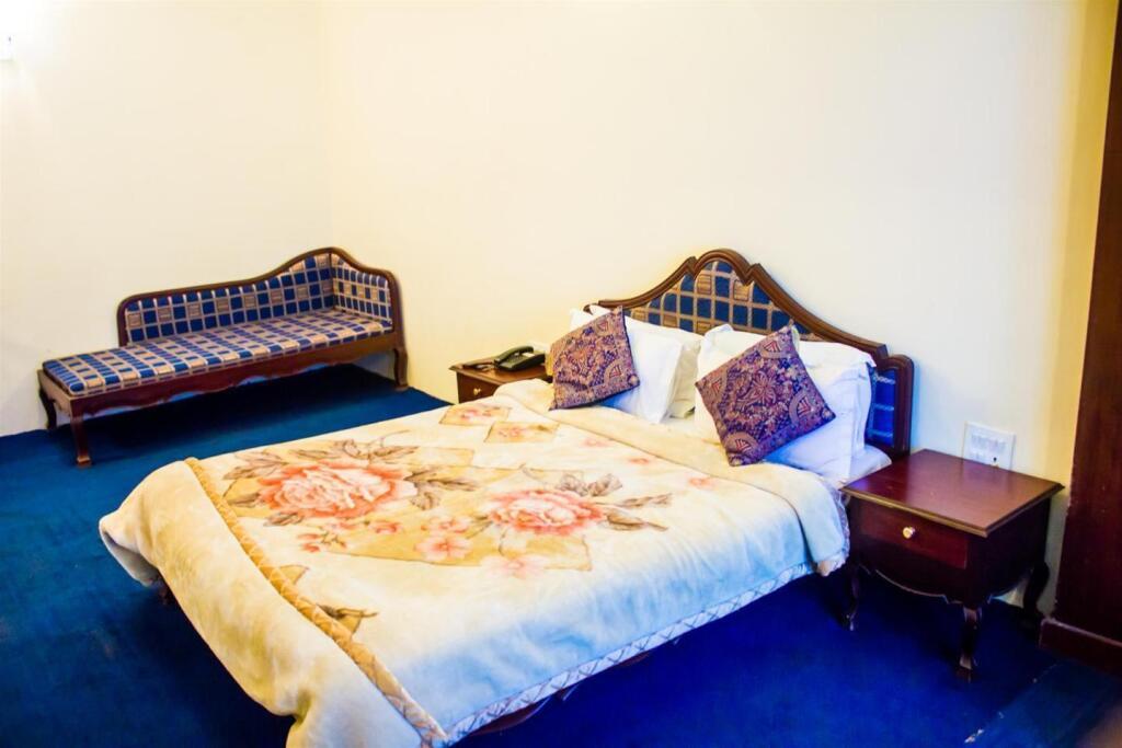 Ути: Sapphire Grand