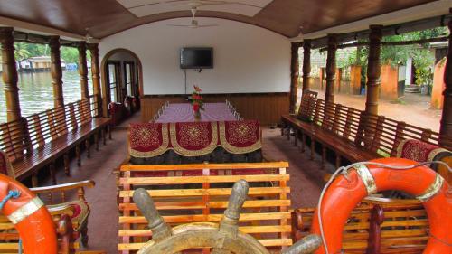Кумараком: Backwater Retreat House Boats