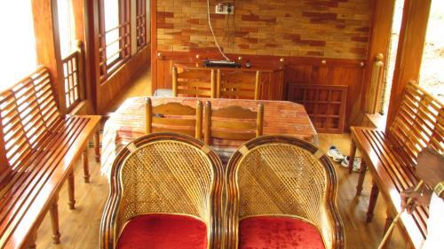 Кумараком: Backwater Retreat House Boats