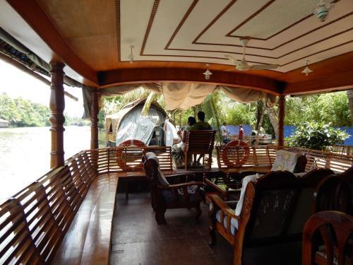 Кумараком: Backwater Retreat House Boats