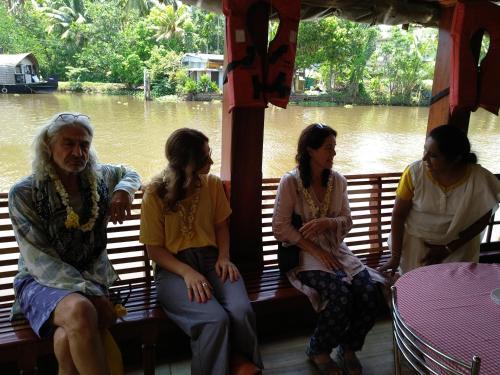 Кумараком: Backwater Retreat House Boats