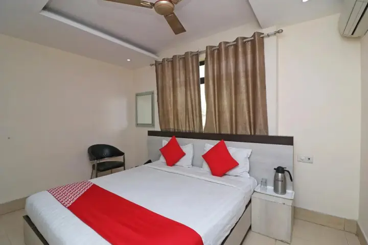 Праяградж: Hotel Mandiram
