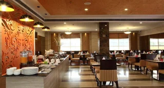Вриндаван: Nidhivan Sarovar Portico Vrindavan