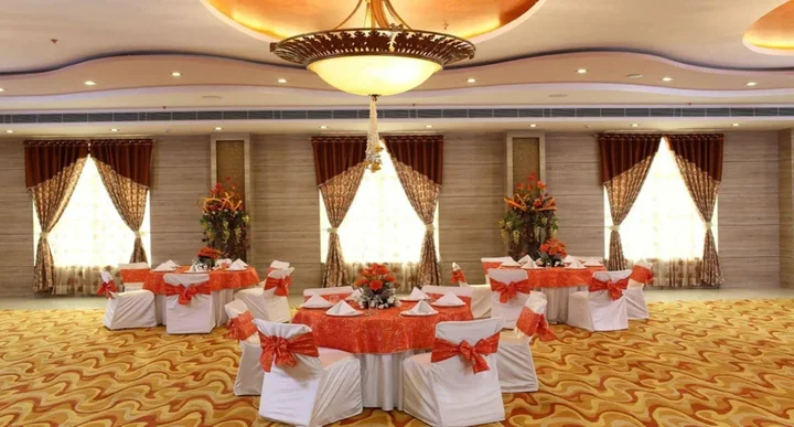 Вриндаван: Nidhivan Sarovar Portico Vrindavan