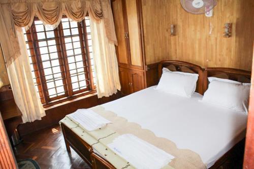 Аллеппи: Pournami Houseboats