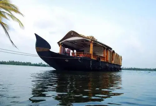 Аллеппи: Pournami Houseboats