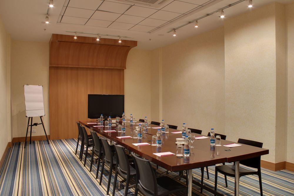 Ахмедабад: Aloft Ahmedabad SG Road