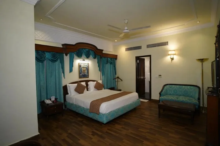 Ранчи: Hotel Arya - Unmarried Couples are not Allowed
