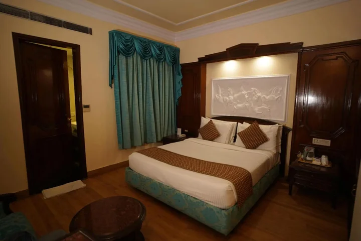 Ранчи: Hotel Arya - Unmarried Couples are not Allowed