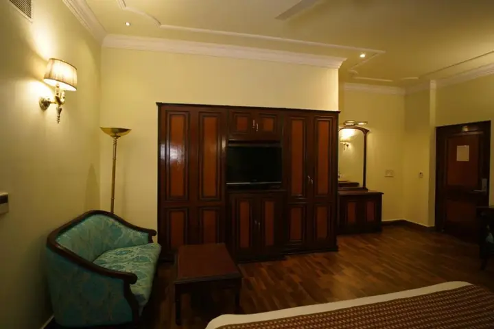 Ранчи: Hotel Arya - Unmarried Couples are not Allowed
