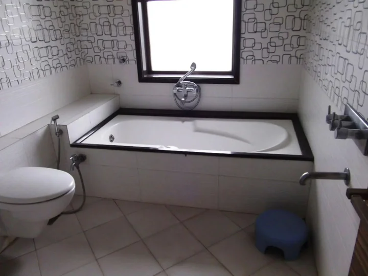 Чакан: Hotel Neelam Executive
