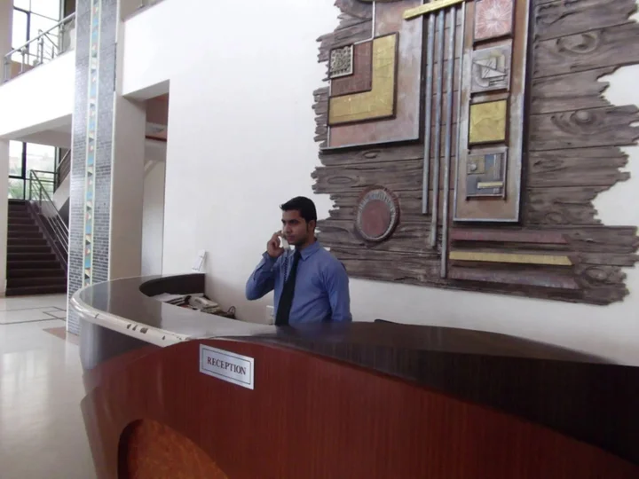 Чакан: Hotel Neelam Executive