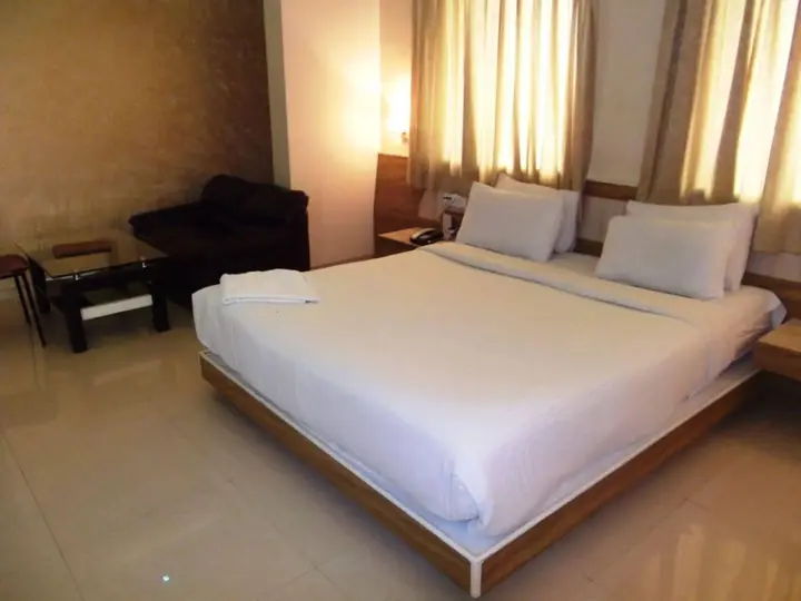 Чакан: Hotel Neelam Executive