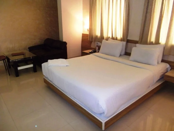 Чакан: Hotel Neelam Executive