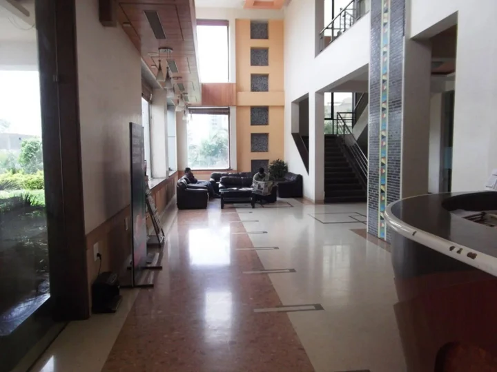 Чакан: Hotel Neelam Executive