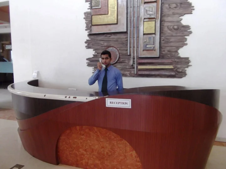 Чакан: Hotel Neelam Executive