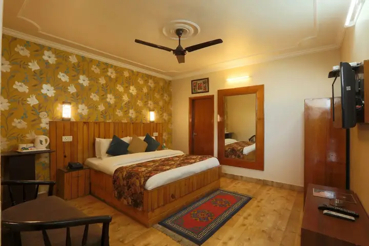 carousel image 4