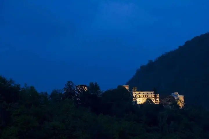Нарендранагар: Ananda In The Himalayas