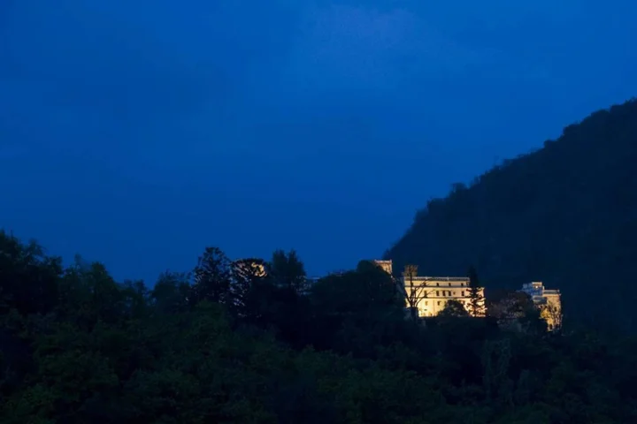 Нарендранагар: Ananda In The Himalayas