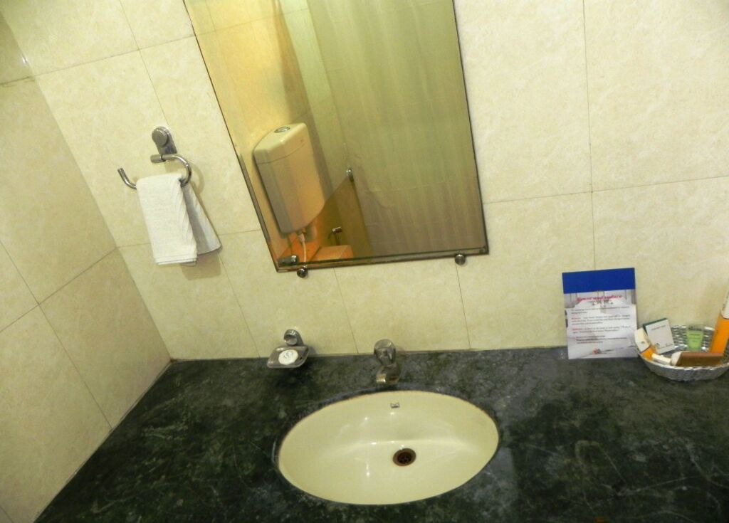 Ширди: Hotel Reeva Suites