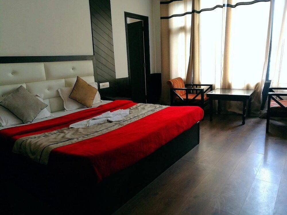 Манали: Hotel Whispering River by ADB Rooms