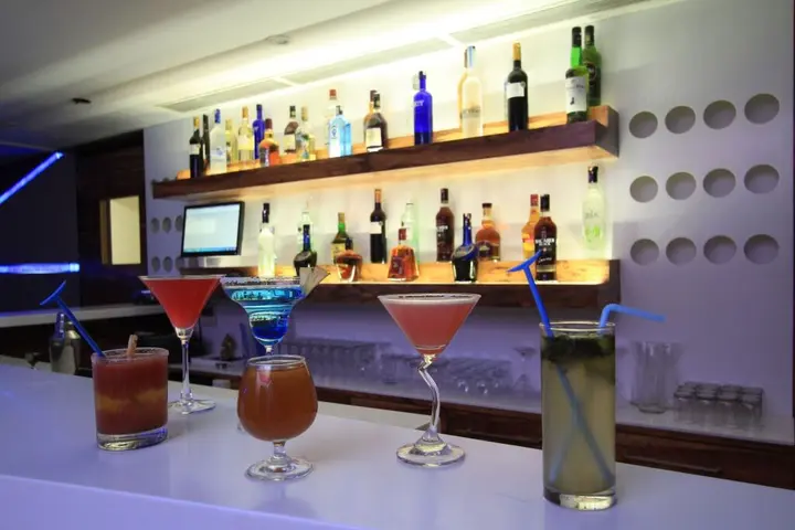 Ченнаи: La Woods Hotel