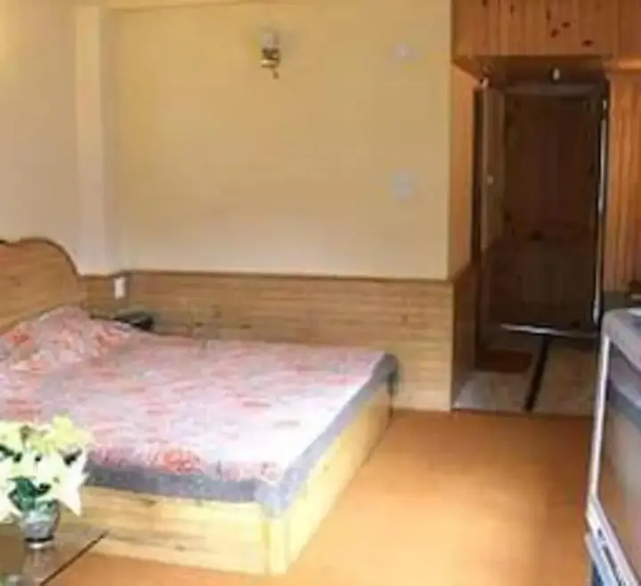 Манали: Hotel Hollywood