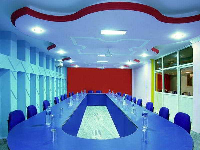 Нью-Дели: Hotel Royal Holidays
