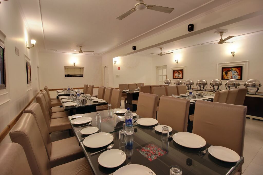 Наинитал: Hotel Neelesh Inn - A Luxury Lake View Hotel (20 kms from Nainital)