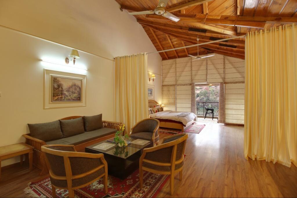 Hotel Neelesh Inn - A Luxury Lake View Hotel (20 kms from Nainital) — фото 5