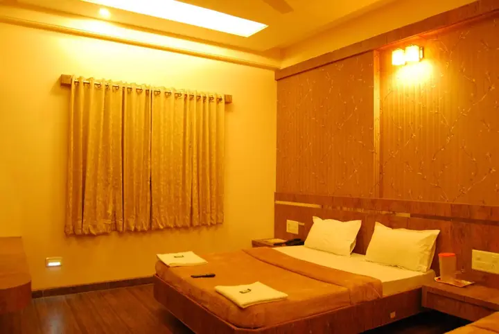 Ширди: Hotel Lee Grand