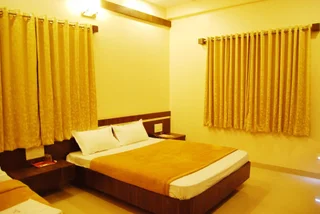 Ширди: Hotel Lee Grand