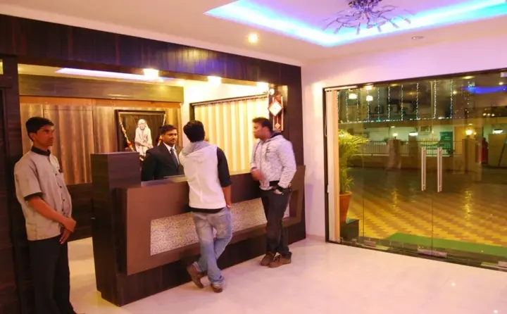 Ширди: Hotel Lee Grand