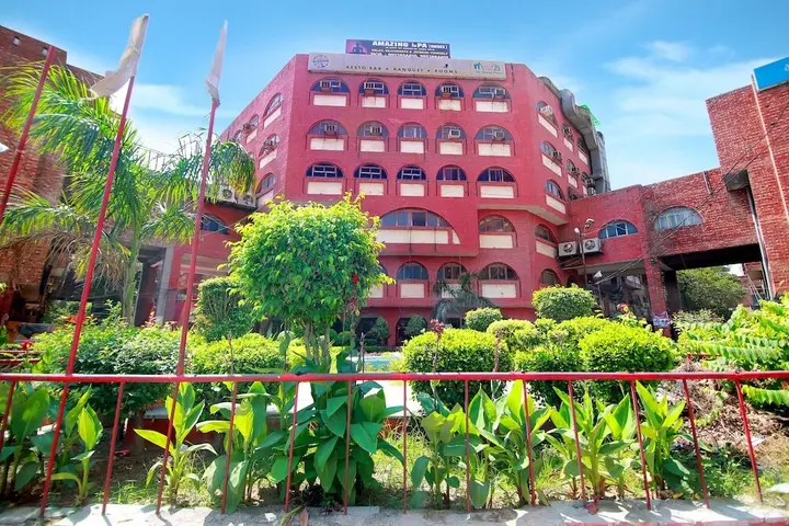 Нью-Дели: Hotel Chanson Grand Westend